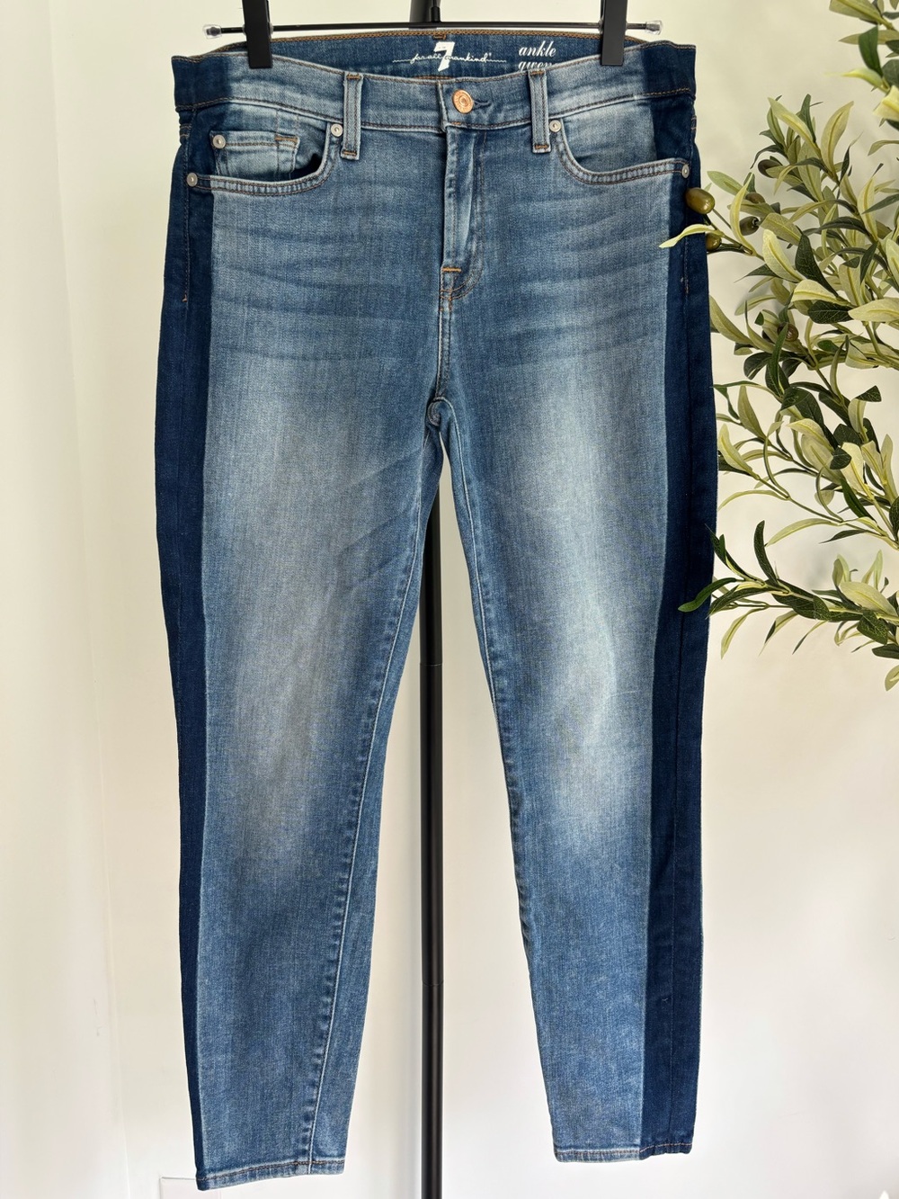 • [7 for all Mankind] Ankle Jeans •